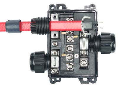 T connection box for heat tracing cables with wall mounting bracket ...